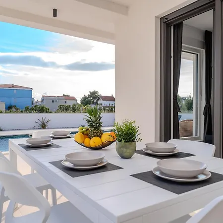 Karlo Zadarvillas Villa