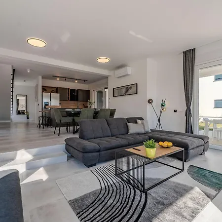 Karlo Zadarvillas Villa *