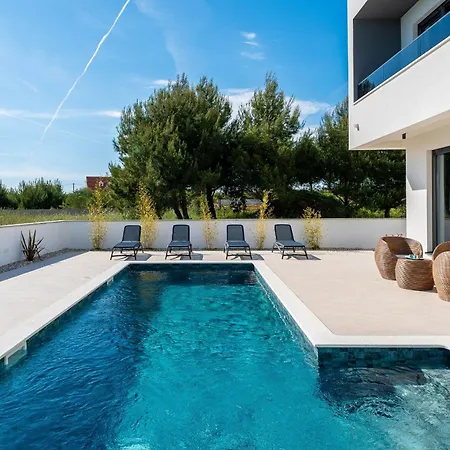 Karlo Zadarvillas * Privlaka (Zadar)