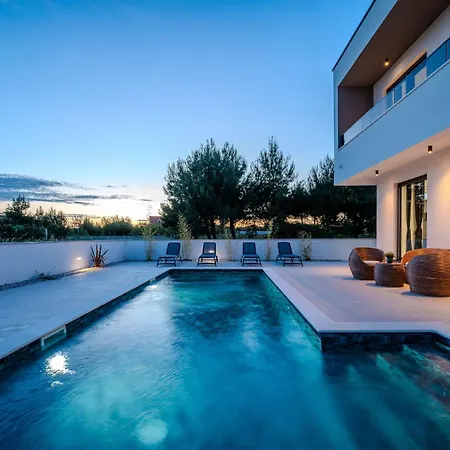 Karlo Zadarvillas Villa *