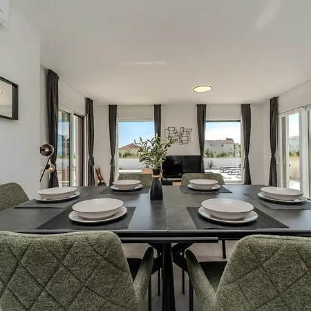 Karlo Zadarvillas 别墅 普利拉卡