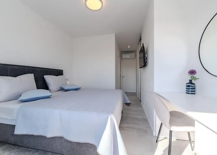 Karlo Zadarvillas * Привлака