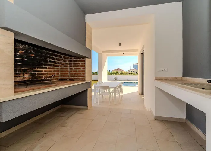 Karlo Zadarvillas * Привлака