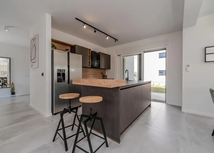 Karlo Zadarvillas Привлака