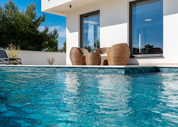 Karlo Zadarvillas Привлака