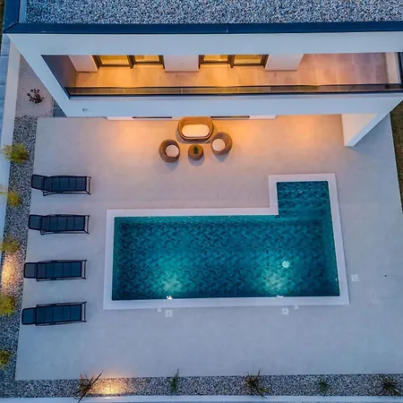 ヴィラ Karlo Zadarvillas プリヴラカ