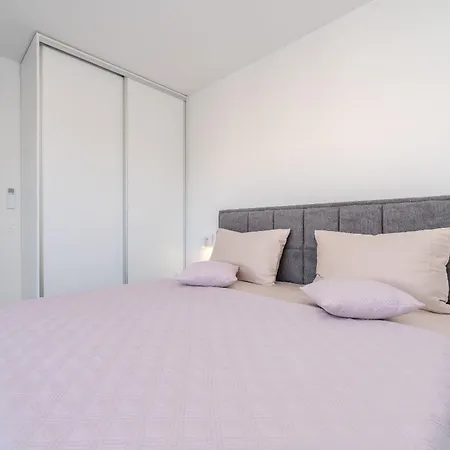 Karlo Zadarvillas * プリヴラカ