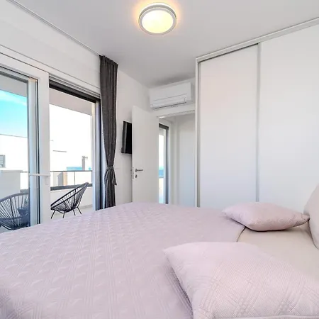Karlo Zadarvillas *