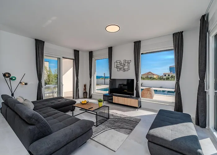 Karlo Zadarvillas *